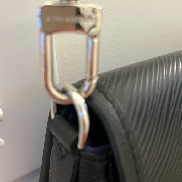 Louis Vuitton buci black bag like new. Used a few times - Picture 4 of 14